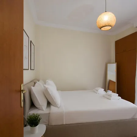 White Cozy Apartament Saloniki