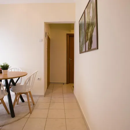 White Cozy 塞萨洛尼基