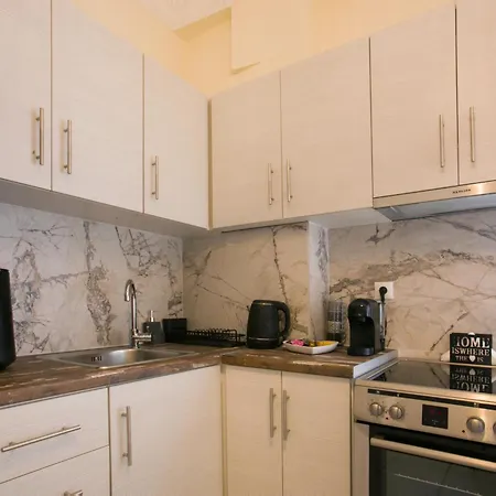 White Cozy 塞萨洛尼基